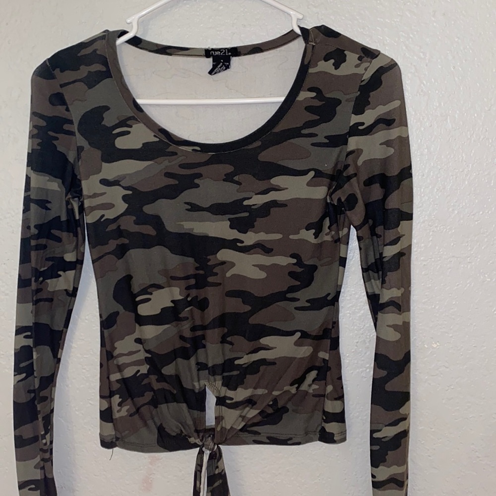 long sleeve cropped camo shirt